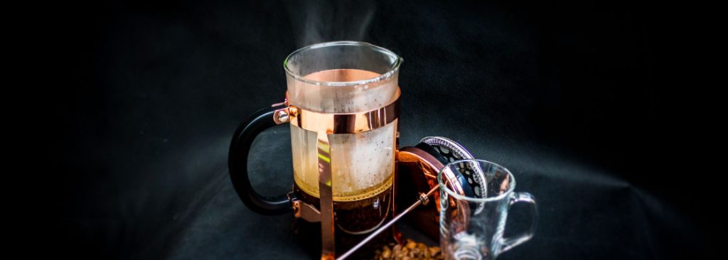 Cafetière et tasse à café