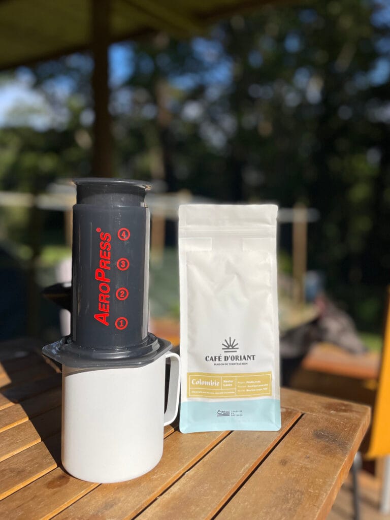 Café Nestor Lasso Colombie torréfié par Café d'Oriant, préparé à l'aeropress en pleine nature ou en camping !